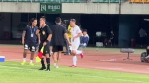 第四級(jí)別聯(lián)賽中的60后，朱駿傷退