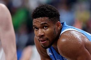 新紀錄！字母哥前3場得分100+籃板40+助攻15+ 歷史第一人