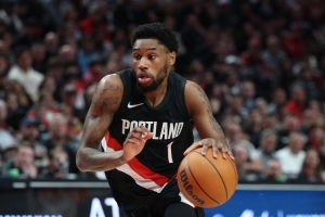 小卡：必須稱(chēng)贊開(kāi)拓者 后衛(wèi)一直對(duì)球施壓 經(jīng)歷這樣的比賽是有益的