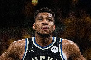 獨木難支！字母哥20中14空砍40分14板9助2斷2帽 罰球16中11