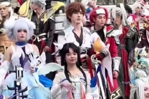 媒體人談王者Coser道歉：主辦方花了錢(qián)盡量別做cos人物不相符動(dòng)作