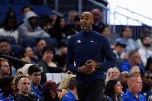 三分24中3！莫斯利：我們得到了不少絕佳機(jī)會(huì) 需要果斷將球投進(jìn)