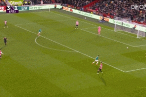 還有機(jī)會(huì)！索博傳中，薩拉赫一停一射右腳凌空斬破門！