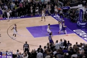 真加時了！馬爾卡寧底角接球 高難度翻身中投不中 ！