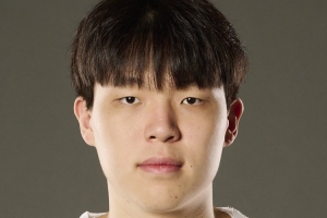 青島隊記:開拓者快攻打法下楊瀚森無法展示自己特點 防守又被針對