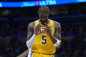 2次犯規(guī)需警惕！艾頓首節(jié)出戰(zhàn)7分鐘 3投全進(jìn)拿到7分2助1斷