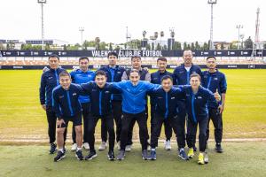 上海申花點(diǎn)球取勝捧杯，首屆“錢潮杯”國(guó)際青少年足球邀請(qǐng)賽收官