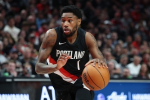 防守助隊起勢反超比分！韋斯利半場拿4分4板3助2斷&生斷哈登拿分