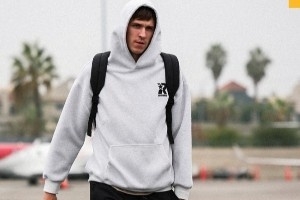 迎來(lái)背靠背！湖人官推曬出征客場(chǎng)登機(jī)照：短途旅程