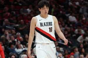 媒體人：開(kāi)拓者目前這套玩法 楊瀚森再過(guò)幾場(chǎng)就得去發(fā)展聯(lián)盟練級(jí)