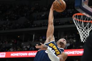 50分！約基奇高拋籃下 戈登空切起飛空中轉(zhuǎn)身360度單手折疊暴扣！