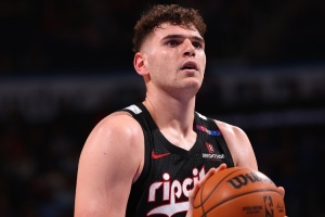 記者：這就是開(kāi)拓者敢買(mǎi)斷艾頓的底氣 克林根的成長(zhǎng)速度肉眼可見(jiàn)