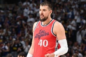 打得還可以！祖巴茨12中7拿到14分13板 6前場板