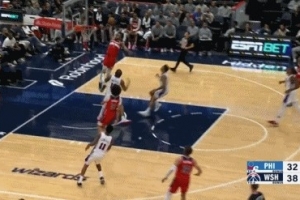 一飛沖天！凱肖恩-喬治搶斷反擊送拋傳 惠特摩爾起飛空接單手暴扣