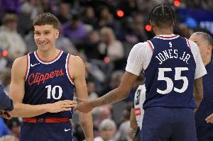 船記：登卡巴配倆外線陣容的8分半 勇士占據(jù)絕對優(yōu)勢打了波27-14