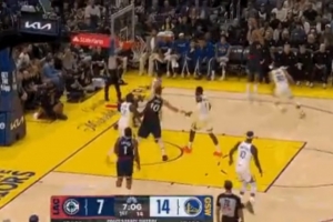 老將還是穩(wěn)！巴圖姆換下博格丹 上來(lái)三分就進(jìn)