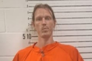 疑似嗑嗨！凱爾-辛格勒因涉嫌毆打&強(qiáng)奸女友被捕 目前已被保釋