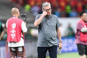 記者談伊萬：如今他掙了一筆錢退休了，留給中國足球一地雞毛