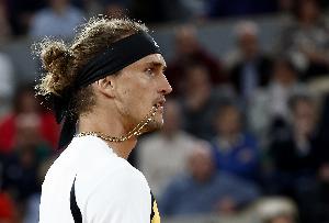 茲維列夫2-1擊敗卡拉貝利，晉級巴黎大師賽16強