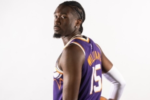 布克：馬威湖人交易告吹后特意看了他的錄像 他天賦十足