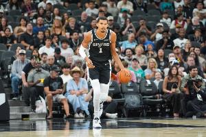 解說：文班亞馬27+18+6順便來5個(gè)封蓋 真是夸張又平常