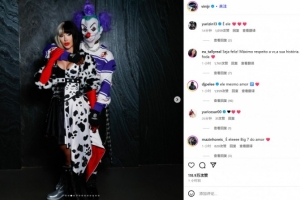 維尼修斯社媒曬和女友的萬圣節(jié)裝束，自己戴上外太空殺人小丑頭套