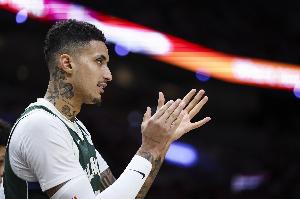 字母缺陣！雄鹿VS勇士首發(fā)：庫(kù)茲馬 特納 羅林斯 AJ-格林 特倫特