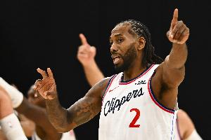 外線找到手感！小卡第三節(jié)三分4中3砍下12分2籃板！