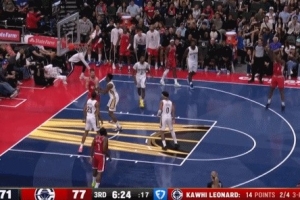 錫安人都快出場(chǎng)了！小卡接球晃過(guò)錫安輕松命中大空位三分