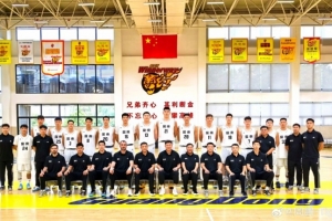 周鵬曬照：我的第五次全運(yùn)會(huì)！期待再次擁抱冠軍！ ???