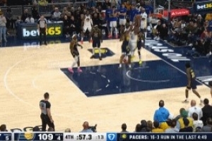 還在沖擊！巴特勒突破暴扣并造成犯規(guī)&雙方109-109平