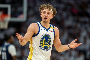 可圈可點(diǎn)！波杰姆斯基10中6拿到16分4板3助1斷1帽0失誤 正負(fù)值+7