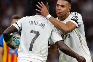 姆巴佩讓點，維尼修斯社媒曬兩人合照，配文：對你來說很簡單??