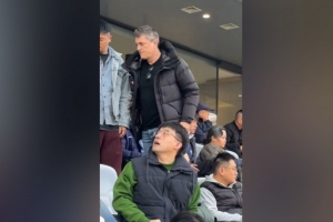 來考察誰？記者：U22國(guó)足主帥安東尼奧現(xiàn)場(chǎng)觀戰(zhàn)海牛vs三鎮(zhèn)