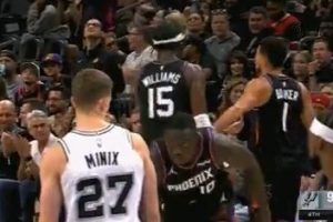 勝負已分！馬刺換下主力投子認負 太陽派出馬盧阿奇