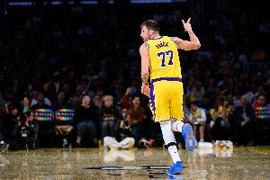 就差三分了！東契奇次節(jié)發(fā)力 半場12中5&三分6中1得到16分5板6助