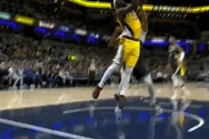 不手軟！西亞卡姆強(qiáng)攻老隊(duì)友特納 碾到籃下打進(jìn)還有加罰