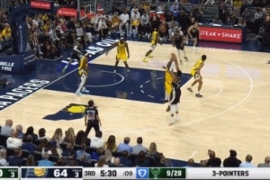 抬手就有！字母哥首次出手三分隨即命中 幫助雄鹿保持領(lǐng)先