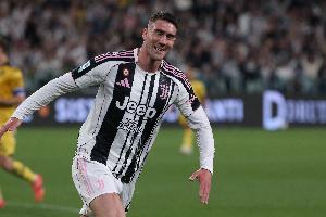 弗拉霍維奇尤文生涯前20場(chǎng)歐冠打進(jìn)9球，近20年僅少于C羅、伊瓜因