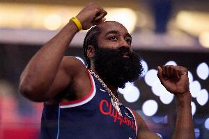 開(kāi)場(chǎng)包攬球隊(duì)12分！船記：今晚會(huì)是屬于哈登的比賽嗎？