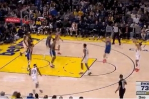 奮力反擊！布克三分命中 太陽(yáng)轟出13-2縮小分差打停勇士