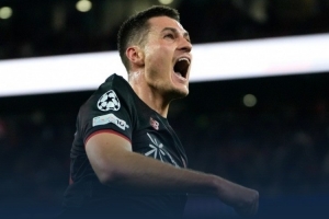 ?？耍罕痉瓶▌?chuàng)造出很多機(jī)會(huì)，我們后衛(wèi)門將表現(xiàn)出色而且運(yùn)氣不錯(cuò)