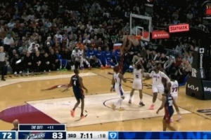 問題不大！米切爾速推反擊突破喂餅阿倫暴扣！騎士轟出13-0！