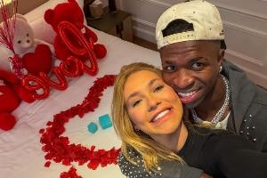 巴媒：維尼修斯女友在美國涉嫌欠稅，可能無法陪他參加2026世界杯