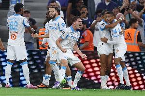 德澤爾比談帕瓦爾表現(xiàn)不佳：他需要保持冷靜，這責(zé)任在于我