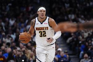 搶戲！內(nèi)史密斯搶板被犯規(guī)平拍倒地 休戰(zhàn)戈登場下抱怨吃T