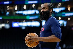 腿軟兮兮！哈登賽季場(chǎng)均4.6板 今天的比賽一個(gè)籃板都沒搶到