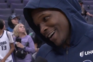 贈(zèng)送球迷球衣！華子：當(dāng)年雷霆KD來我家鄉(xiāng)比賽 我也曾想要他球衣