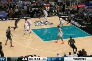 這是你的特點(diǎn)！莫蘭特單打切特 閃電突破輕松左手上籃！