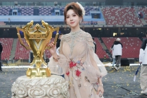 KPL主持靈兒曬賽場返圖：好感動(dòng)我也是在鳥巢當(dāng)過主持人啦！